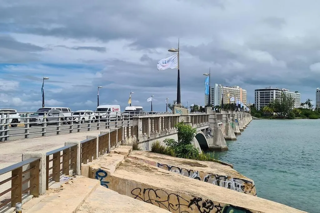 Lagoon-Front Escape Steps Away From The Beach! San Juan 0*,