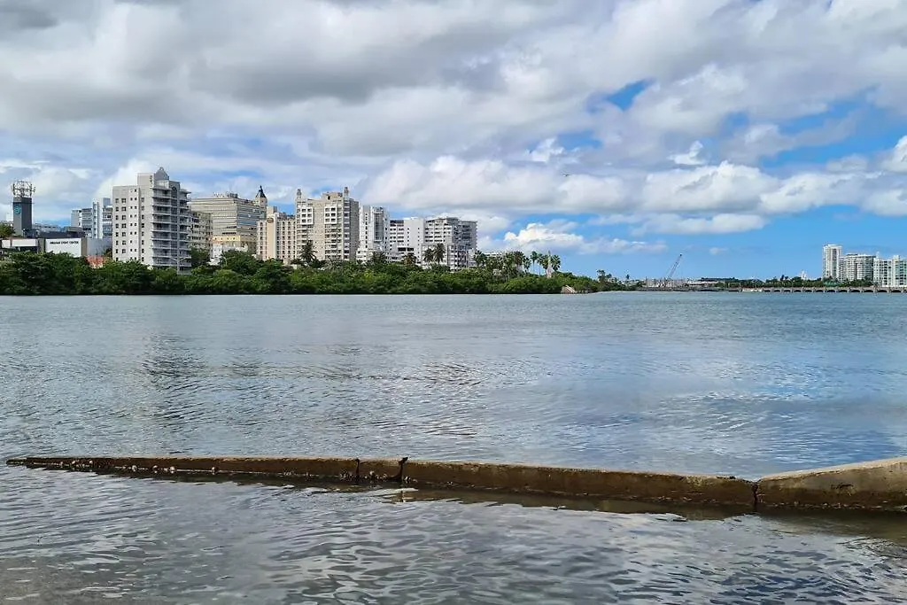 Lagoon-Front Escape Steps Away From The Beach! San Juan 0*,